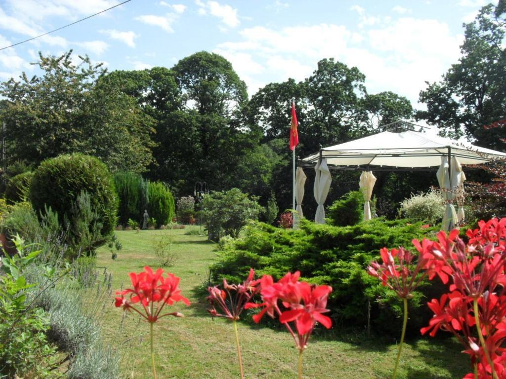 La Chevallerie B&B Isigny-le-Buat Екстериор снимка