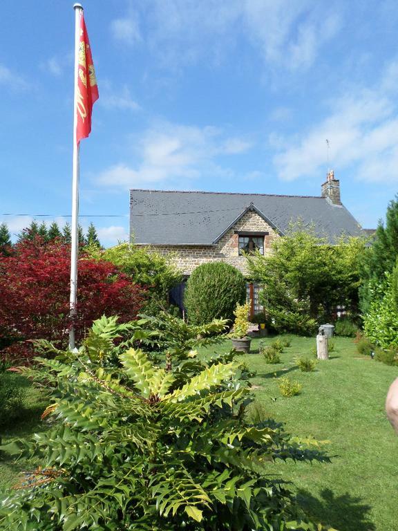 La Chevallerie B&B Isigny-le-Buat Екстериор снимка