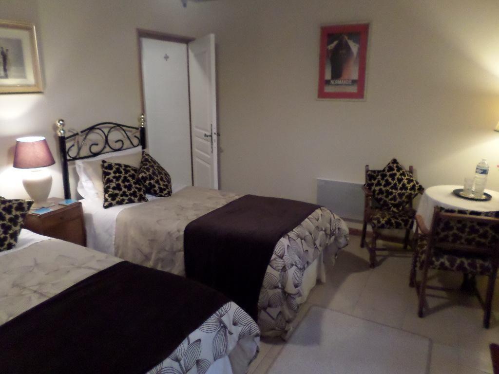 La Chevallerie B&B Isigny-le-Buat Екстериор снимка