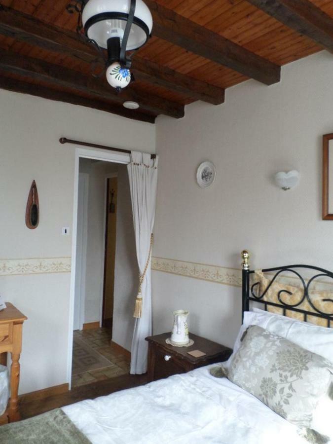 La Chevallerie B&B Isigny-le-Buat Екстериор снимка